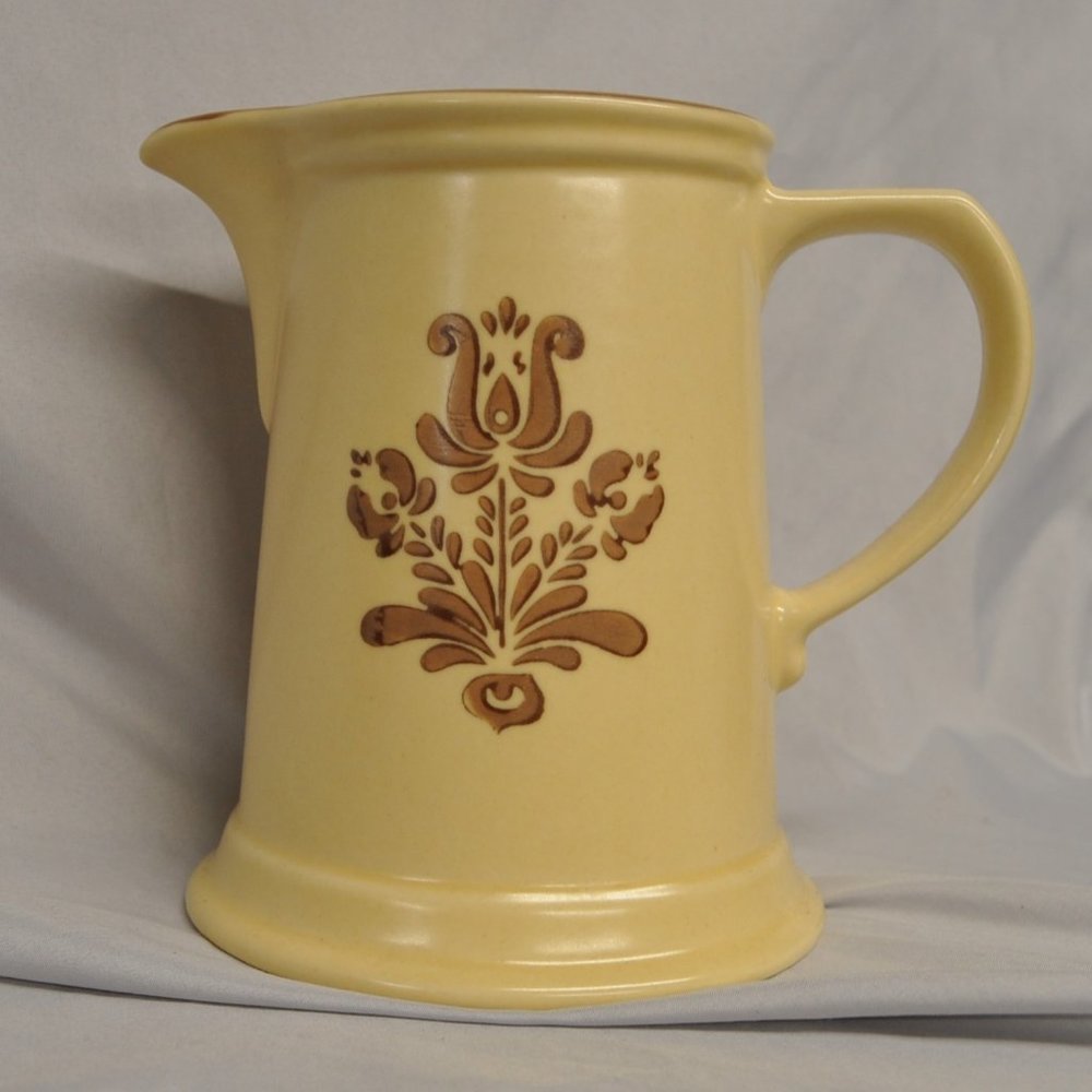 5 cup pitcher Pfaltzgraff village pattern vintage (197w)